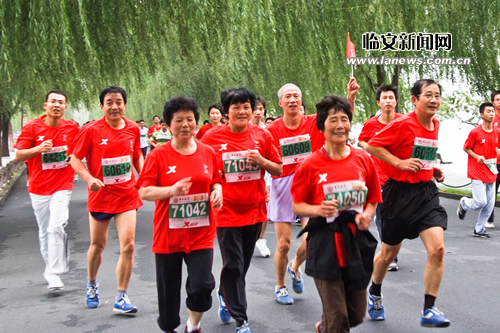 2011年杭州国际马拉松赛开赛 临安3名运动员